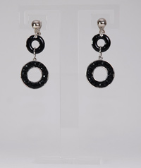 boucles d'oreilles noires