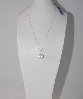 Collier en argent et grosse perle