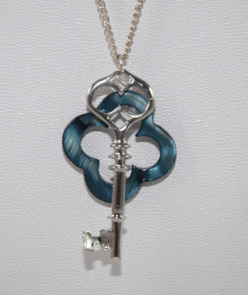 Pendentif clef et trèfle porte bonheur